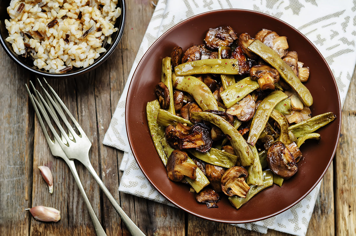 Balsamic Garlic Roasted Green Beans and Mushrooms (Easy Side)